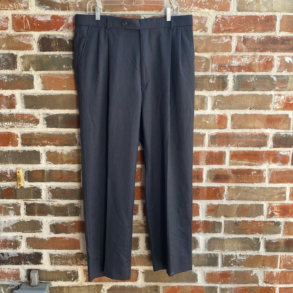 Neiman Marcus Super 120’s Wool pleated gray trousers Size 36